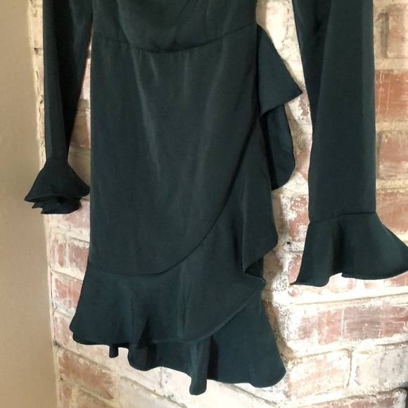 Gorgeous Emerald Green Long Sleeve Sweetheart Neckline Ruffle Dress Size XSmall - Picture 3 of 6